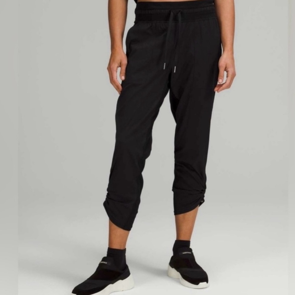 Lululemon Dance Studio Mid-Rise Crop 25" Black Size 4